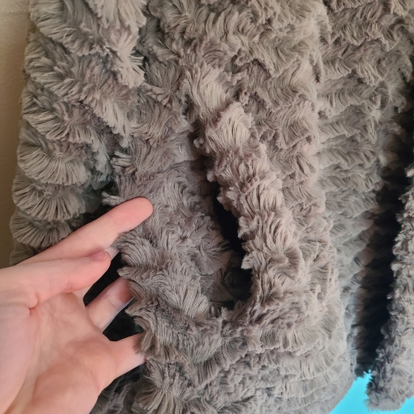 Patagonia Pelage green fuzzy faux fur jacket with pockets! - Picture 4 of 8